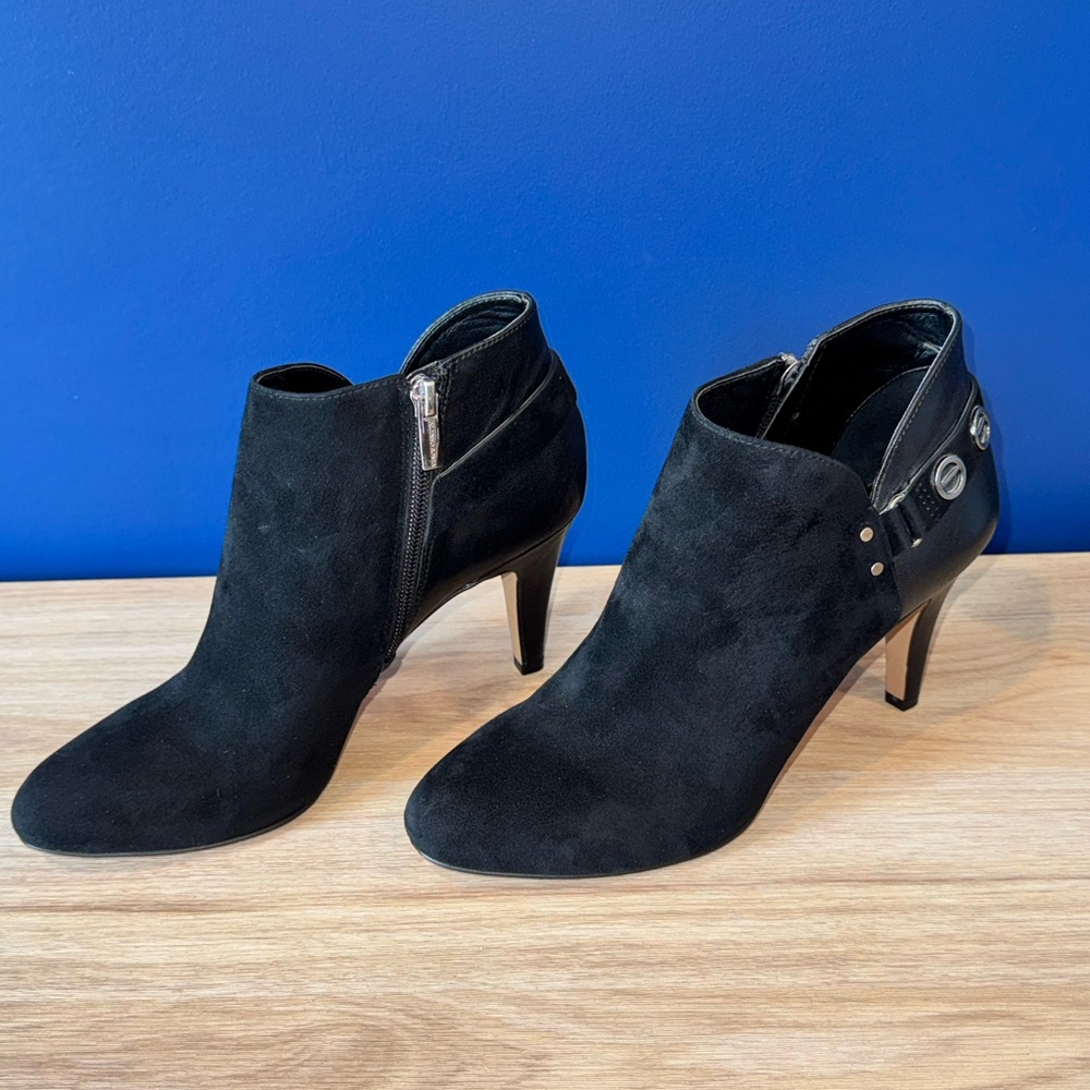 Vince Camuto Black Ankle Booties Size 7.5 Buckle Heel Side Zip